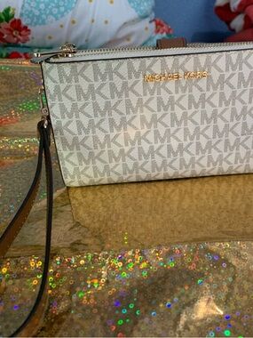 Michael Kors Jet Set Large Double Zip Phone Wallet/Wristlet Signature Logo